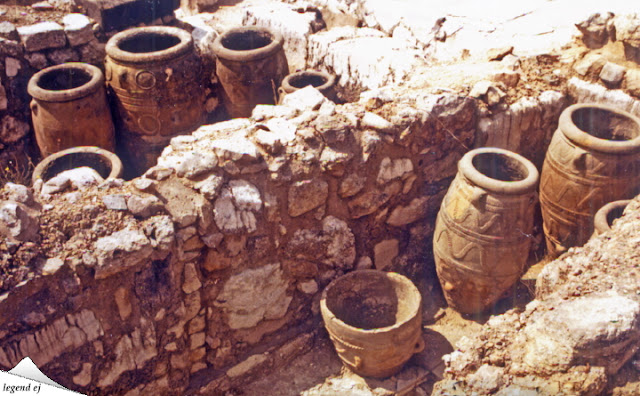 ミノア文明・クノッソス宮殿遺跡・貯蔵庫・ピトス容器 Pithos in Store Room, Knossos Palace／©legend ej