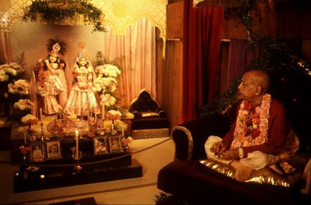 Srila Prabhupada Takes Darshan of Sri Sri Radha Londonisvara