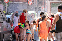 Guerra de agua en las fiestas de Llano