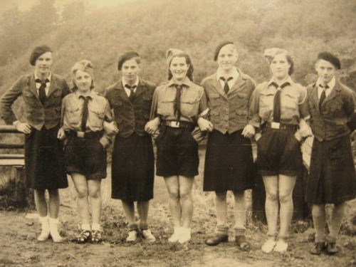 Third Reich cross-dressing worldwartwo.filminspector.com