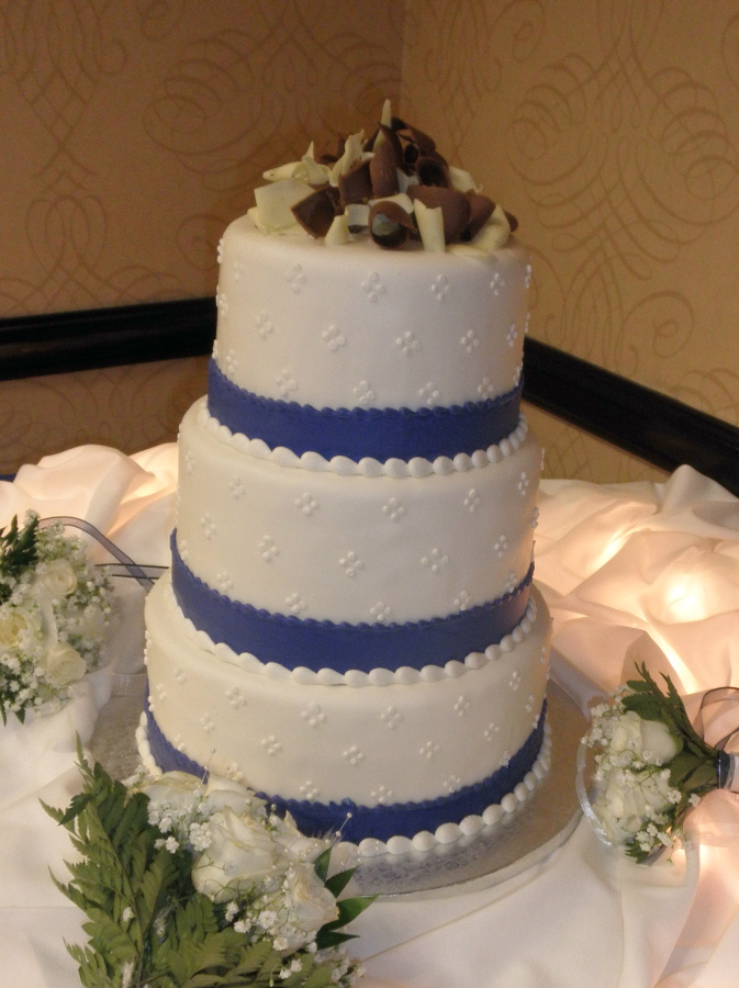 This lovely cake was right in keeping with the royal blue color scheme