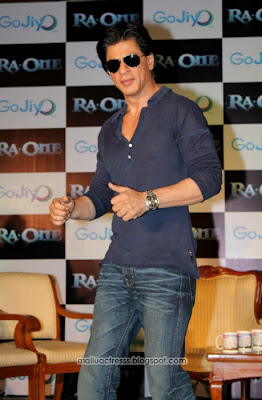 Shahrukh Khan at Gojiyo Ra.One Contest Winners event