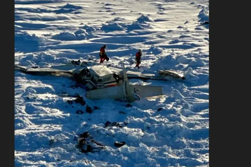 Avião foi encontrado sobre o mar congelado do Alasca (Foto: Reprodução/X/Guarda Costeira dos EUA no Alasca (@USCGAlaska))