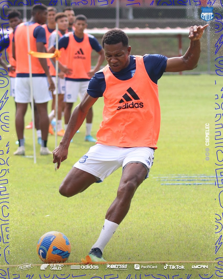 Emelec preparado para cotejo con Liga