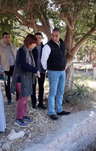 محافظ الفيوم يُنعي وفاة السيدة "إيفيلين" السويسرية رائدة صناعة الفخار بقرية تونس