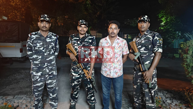एक बांग्लादेशी युवक को खारीबाड़ी स्थित पानीटंकी भारत नेपाल सीमा पर किया गया गिरफ्तार।