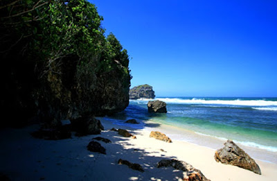 pantai tersembunyi di Pacitan, pantai belum terjamah di Pacitan, pantai di Pacitan