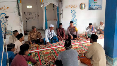 Curhat Jum'at Oleh Kapolsek Bulangi Bersama Jamaah Di Mesjid Al-Munawaroh.