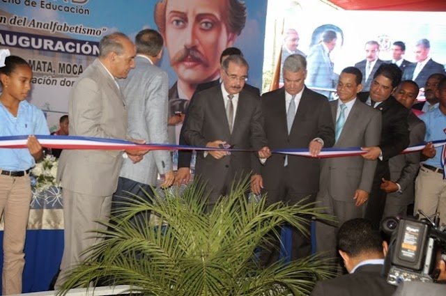 Presidente Danilo Medina inaugura 13 escuelas en Moca