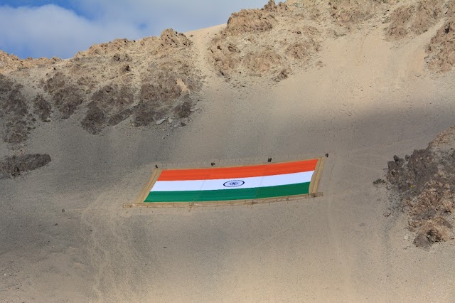  Indian Army : लद्दाख में दुनिया के सबसे बड़े खादी भारत के राष्ट्रीय ध्वज का अनावरण