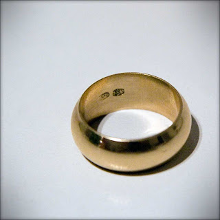 Wedding ring scam in paris