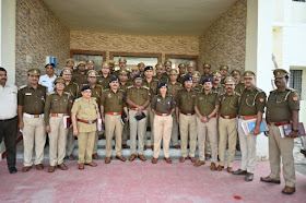पुलिस मुख्यालय ककोर में पुलिस अधीक्षक औरैया श्रीमती चारू निगम द्वारा सैनिक सम्मेलन का आयोजन किया गया 