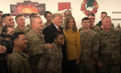 ترامب وزوجته يصلان العراق في زيارة مفاجئة لتفقد القوات الامريكية