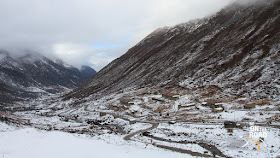 The winding and snowy roads of Sela pass, Arunachal Pradesh