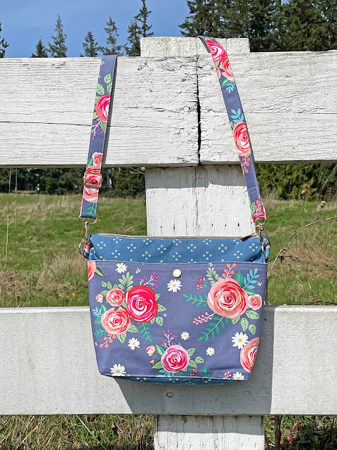 A Bit of Scrap Stuff Blog #ABitofScrapStuff #HillsideTote #RileyBlakeDesigns