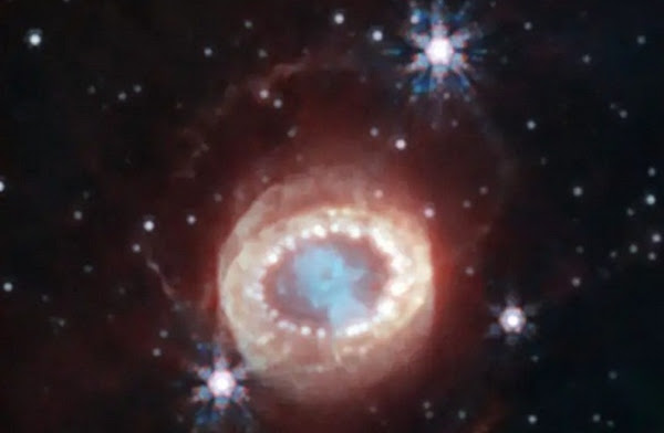 Lubang Kunci Kosmis: Struktur Baru yang Menakjubkan dalam Supernova