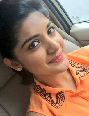 Nivetha Thomas latest hd images and wallpapers