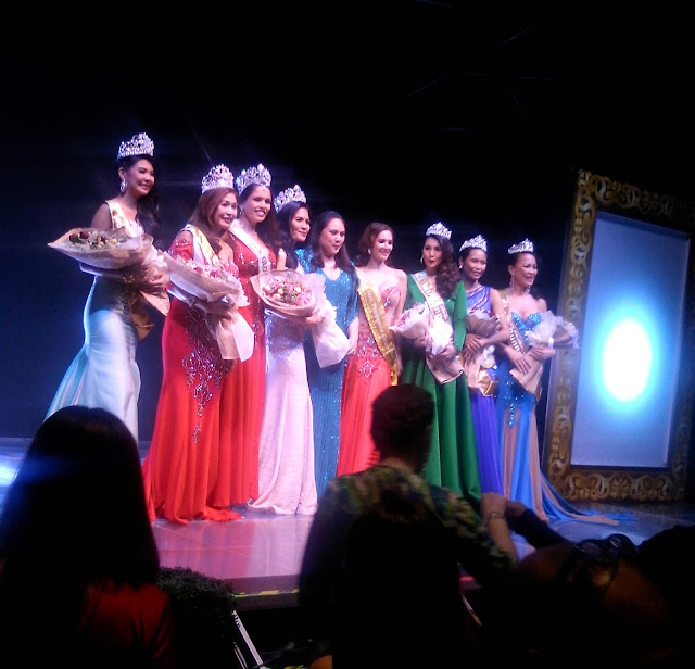 From left: Woman of Substance Timikko Santos; Solane Mother of the Year and Mrs. Philippines Globe Classic 2018 Annalyn Marie Gayatin; Mrs. Globe 2013 Sheryl Lynn Callister; Mrs. Philippines Globe 2016 Fritzie Lexdy Noche; Mrs Globe Philippines National Pageant Director Carla Cabrera-Quimpo; Mrs. Philippines Globe 2015 Sherry Lou Villasenor; 1st Runner Up Michelle Boyero; 2nd Runner Up Niezal Cayangan;  and 3rd Runner Up Nova Christine Dela Cruz.