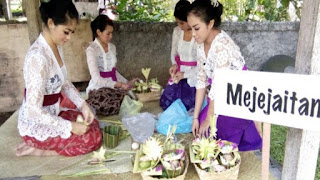 Sesibuk Apapun Wanita Bali, Dia Tak Akan Pernah Lupa Memikirkan Orang yang Dia Sayangi