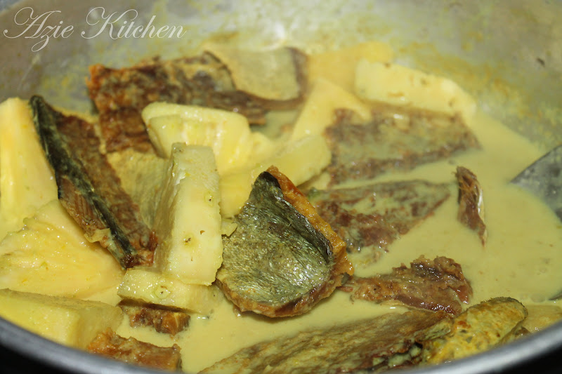 Gulai Lemak Ikan Talang Masin Dengan Nenas - Azie Kitchen