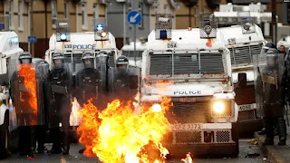 Kerusuhan Belfast Picu Kekhawatiran Kekerasan Sektarian