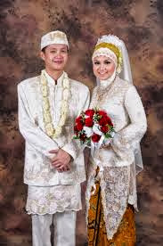 Kebaya Pengantin Muslim Sederhana