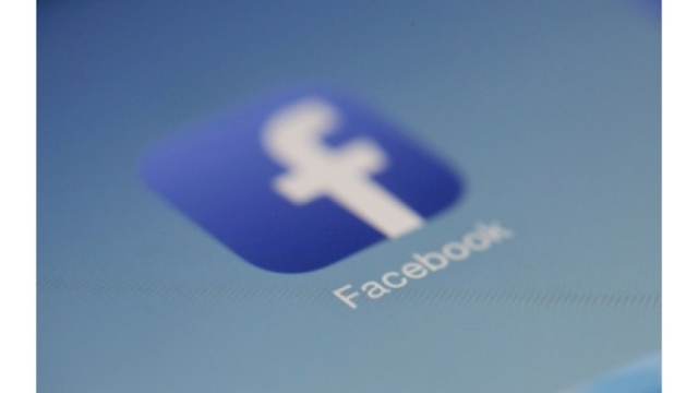 FB Social , Fitness फोकस के साथ Smartwatch पर काम कर रहा है