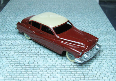 Buick Roadmaster  Sedan 1951 (DINKY TOYS) Early edition with zamac wheels