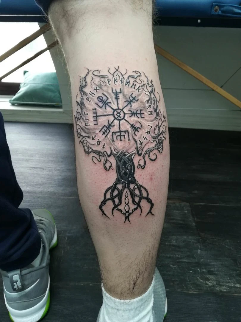 Tatuajes del Yggdrasil Vikingo