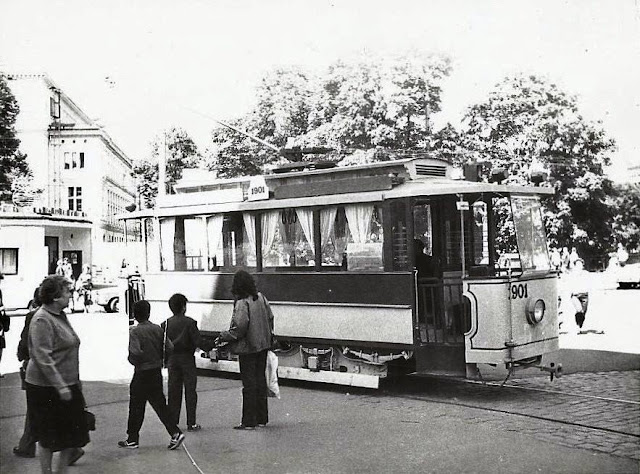 1987 год. Рига. Экскурсионный ретро-трамвай на улице Радио.