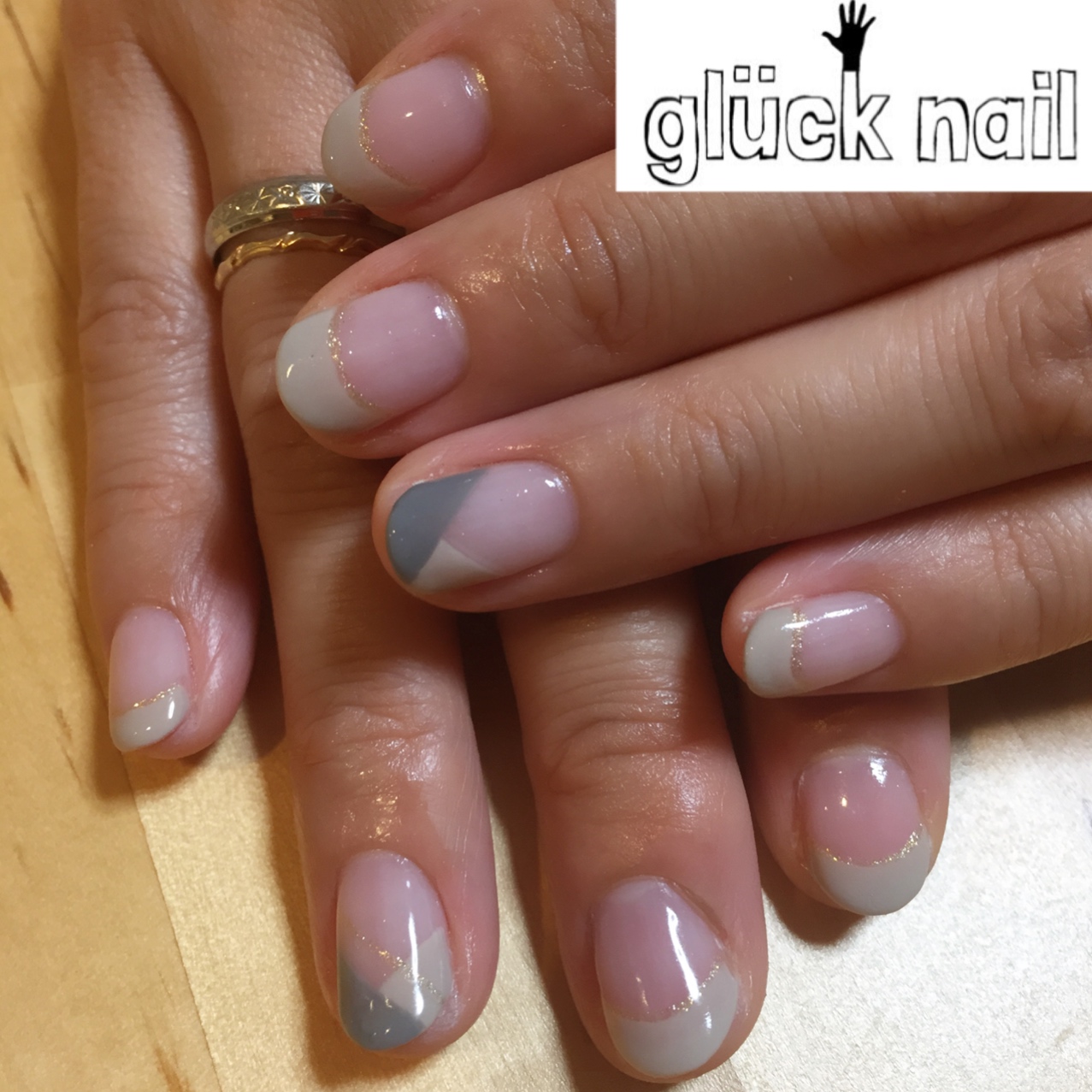 Gluck Nail グレージュを使った大人ネイル