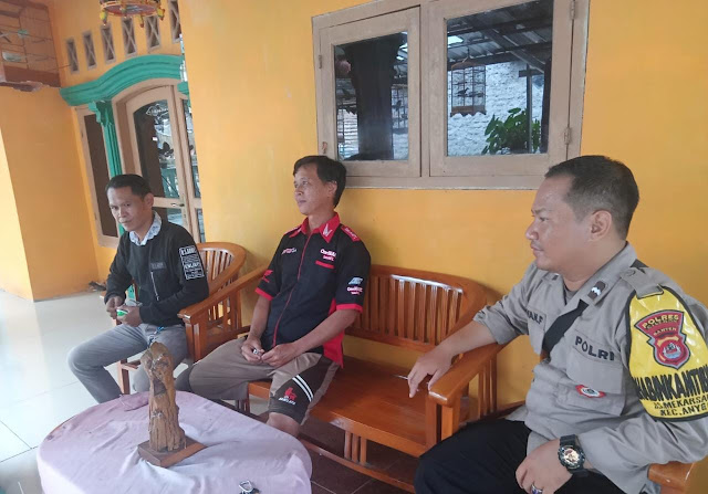 Ajak Warga Ciptakan Kamtibmas, Bhabinkamtibmas Polsek Anyar Polres Cilegon Silahturahmi ke Warganya