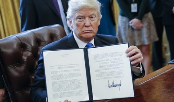 Trump Larang 7 Negara Islam Masuk USA