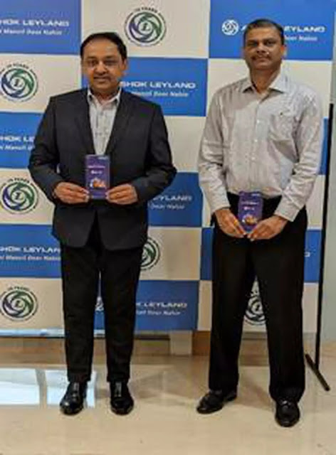 Shenu Agarwal, MD & CEO, Ashok Leyland (L) and Sanjeev Kumar, President-MHCV, Ashok Leyland
