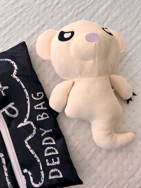 Deddy Bear Spekter next to Deddy Bag body bag