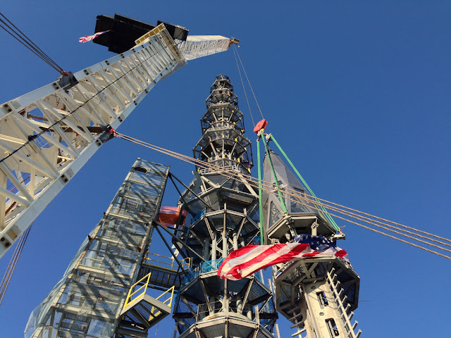 Last two pieces of spire on 1WTC