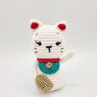 PATRON GRATIS GATO DE LA FORTUNA AMIGURUMI 50867