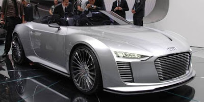 Mobil Audi Quattro Concept and E-tron Spyder