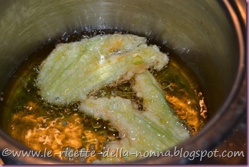 Fiori di zucca dolci fritti (4)