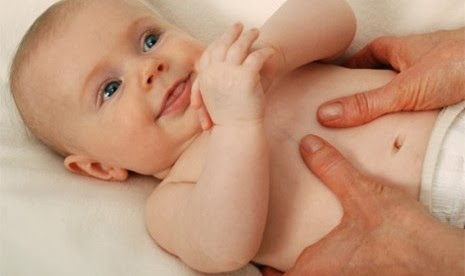 Foto Cara Memijat Bayi Tehnik yang Baik dan Benar 