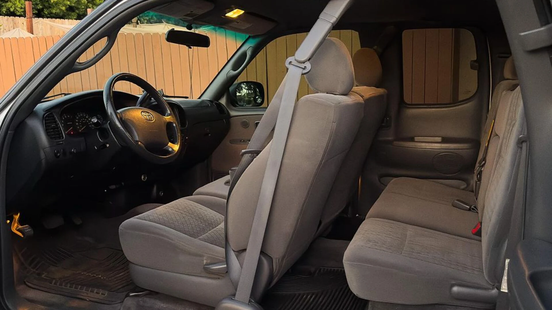 2002-Toyota-Tundra-interior