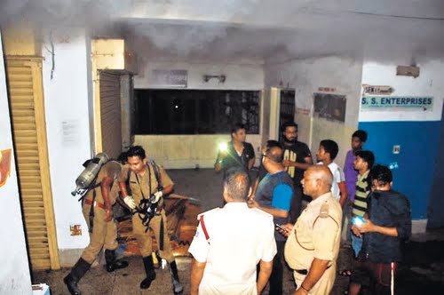 जमशेदपुर: बिष्टूपुर के कमानी सेंटर में लगी आग, 25 लाख का नुकसान जमशेदपुर: बिष्टूपुर के कमानी सेंटर में लगी आग, 25 लाख का नुकसान