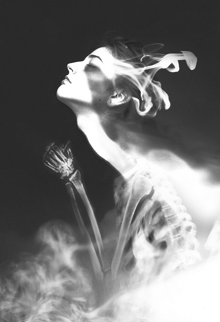 Черно-белые фотоманипуляции Сильвии Грэв