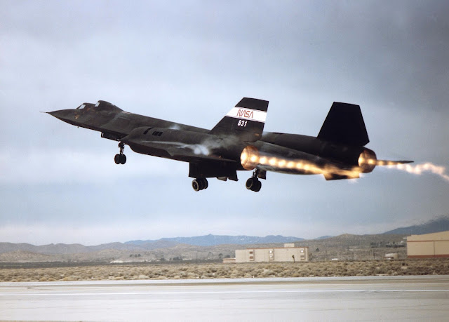 lockheed sr-71 blackbird of nasa