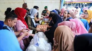 10 Lurah naikan harga di pasar murah