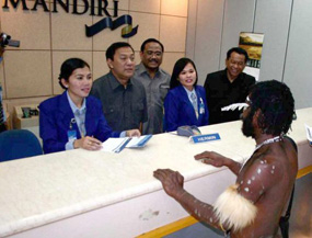 foto Nasabah BANK Mandiri Telanjang di Ruang Teller