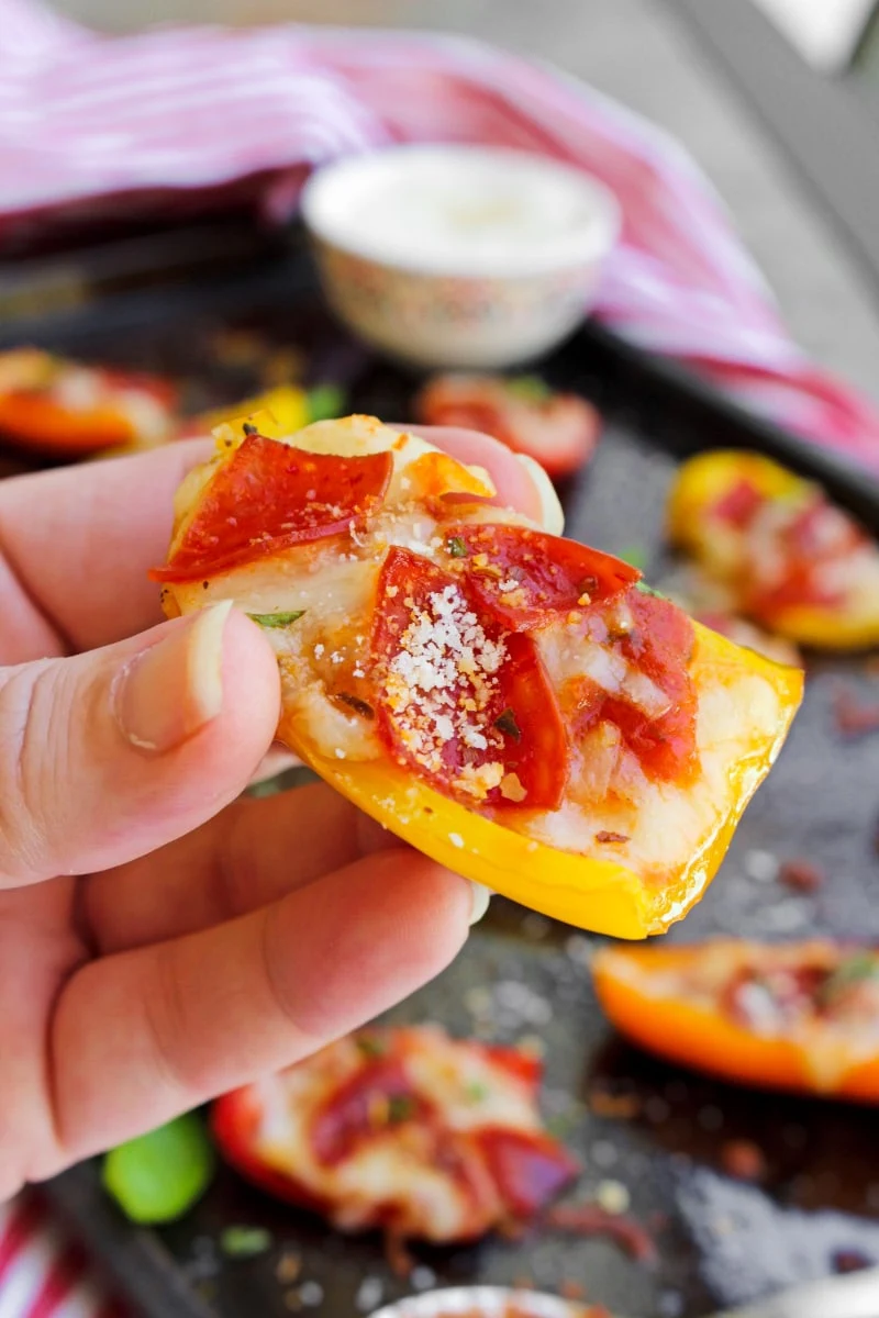 With a bell pepper "crust" and lean turkey pepperoni on top, these Bell Pepper Pizza Bites are a delicious, healthy, low carb way to get your pizza fix! #pizza #lowcarb #appetizer