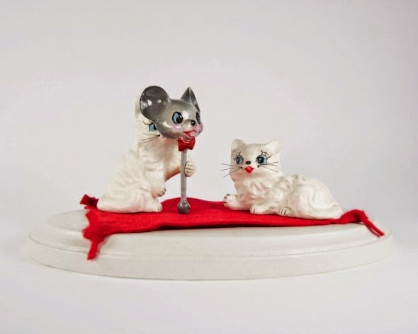 Debra Broz esculturas porcelanas cerâmica surreais kitsch animais modificados vintage