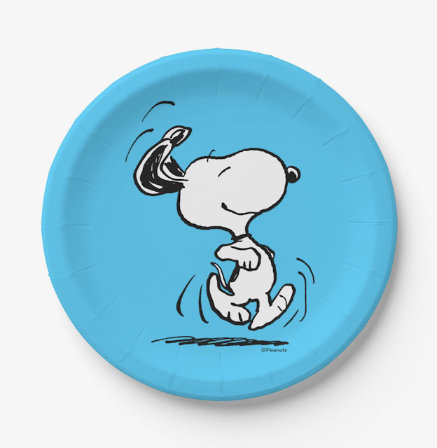 Snoopy kids party paper plates.