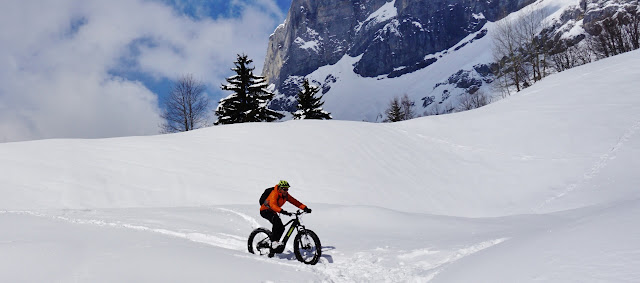 fatbike électrique, randonnée dans la neige au pays du Mont-Blanc avec alpebike